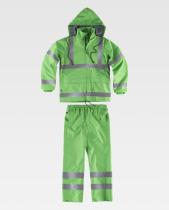 WORKTEAM S2013-XL-VERDE - CONJUNTO DE PANTALÓN Y CHAQUETA IMPERMEABLES CON CINTAS REFL